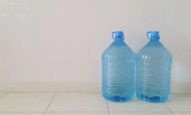 Ilang triplets ng tubig ang nasa isang galon?