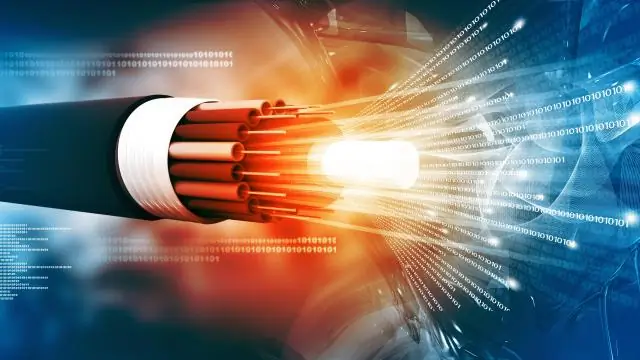 ¿Cuál es la característica de transmisión de datos a través de un cable de cobre?