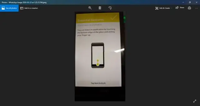 ¿Cómo utilizo el cargador automático en BlackBerry z10?